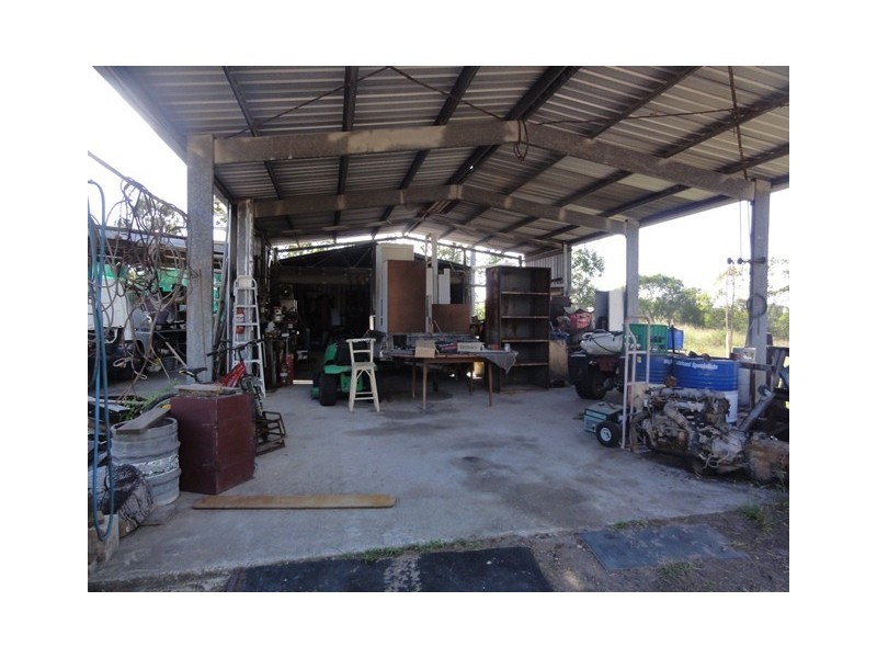 927 Round Hill Rd, Captain Creek QLD 4677