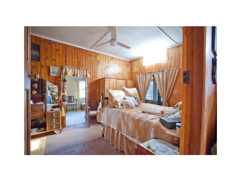 927 Round Hill Rd, Captain Creek QLD 4677