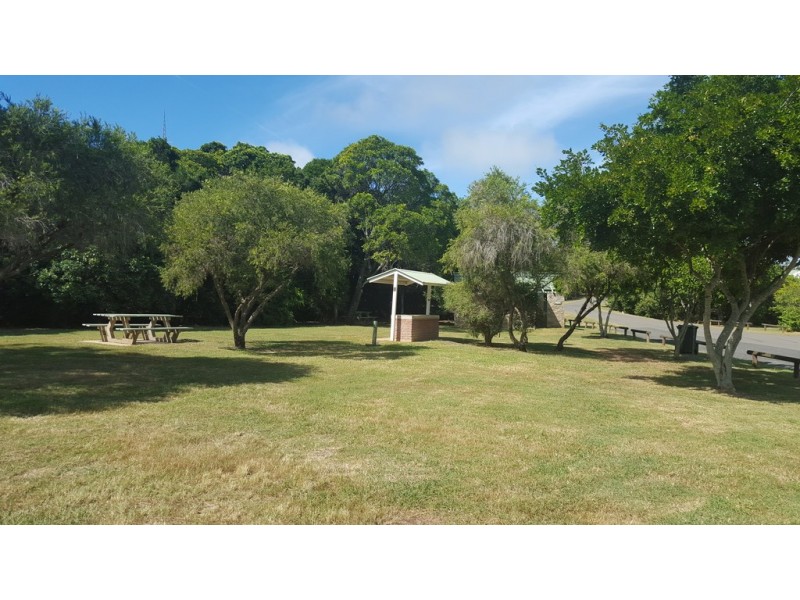 L1-14 Hilltop Ave, Qunaba QLD 4670