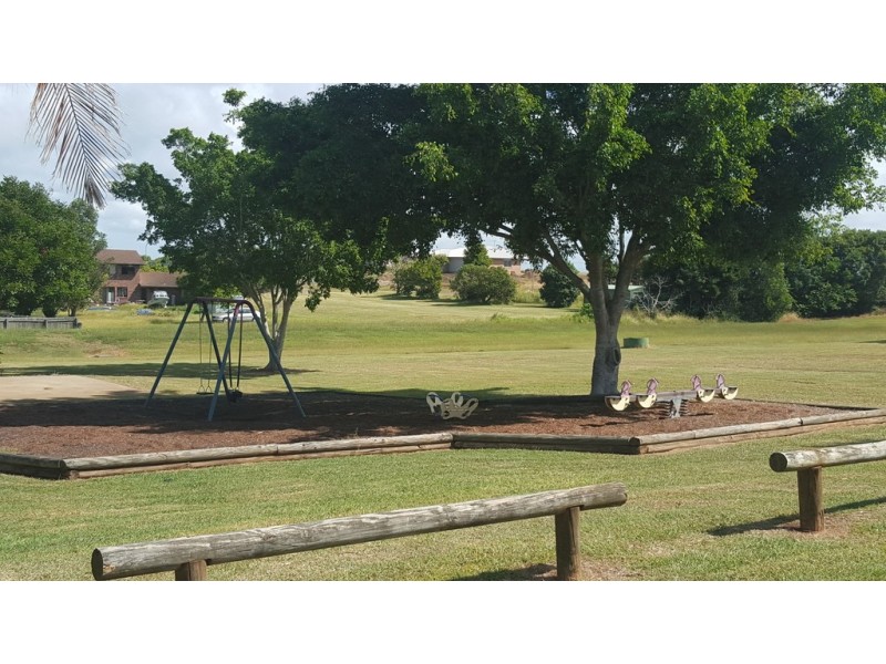 L1-14 Hilltop Ave, Qunaba QLD 4670