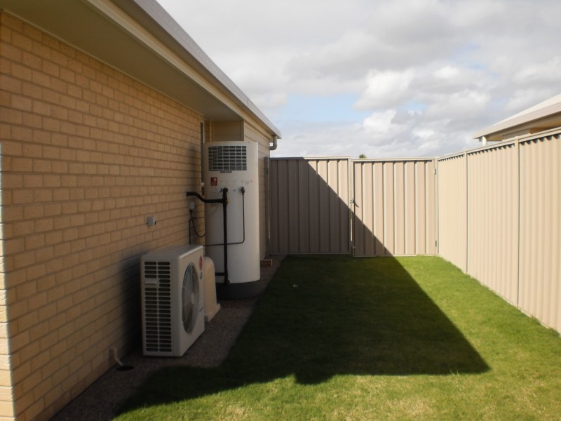 Avenell Heights QLD 4670