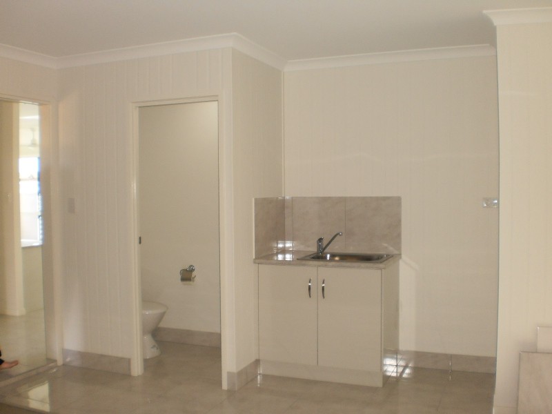 Avenell Heights QLD 4670