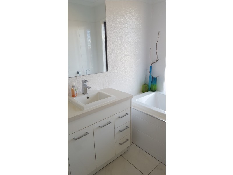 13 Back Hill Place, Coral Cove QLD 4670