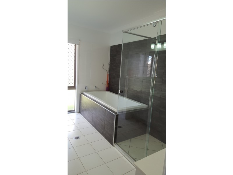 13 Back Hill Place, Coral Cove QLD 4670