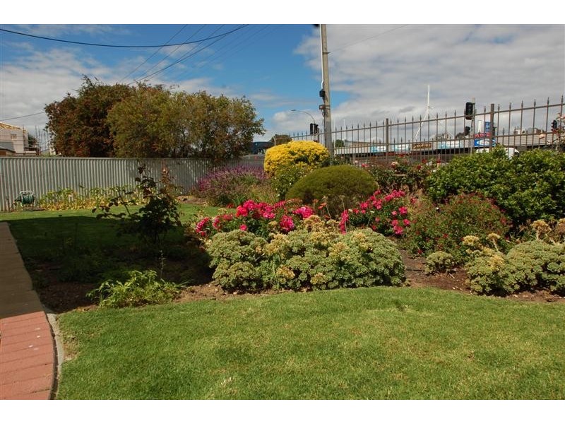 304 Oaklands Road, Park Holme SA 5043