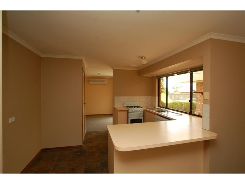 14 St Albans Road, Woodcroft SA 5162