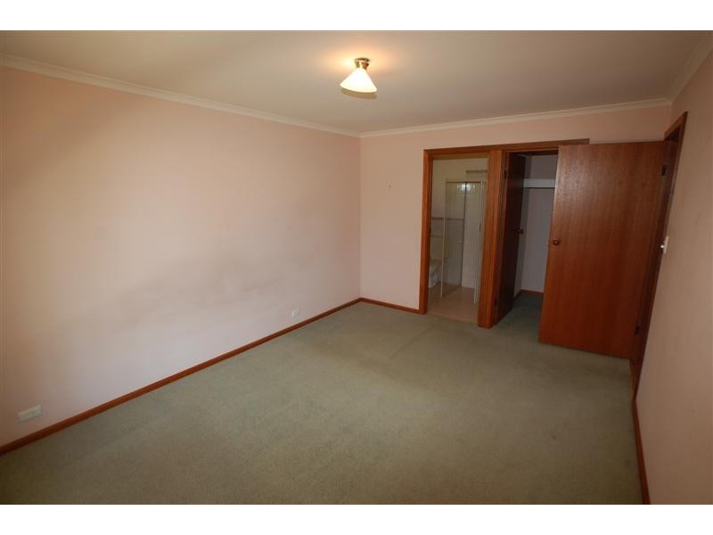 10 McHarg Road, Happy Valley SA 5159