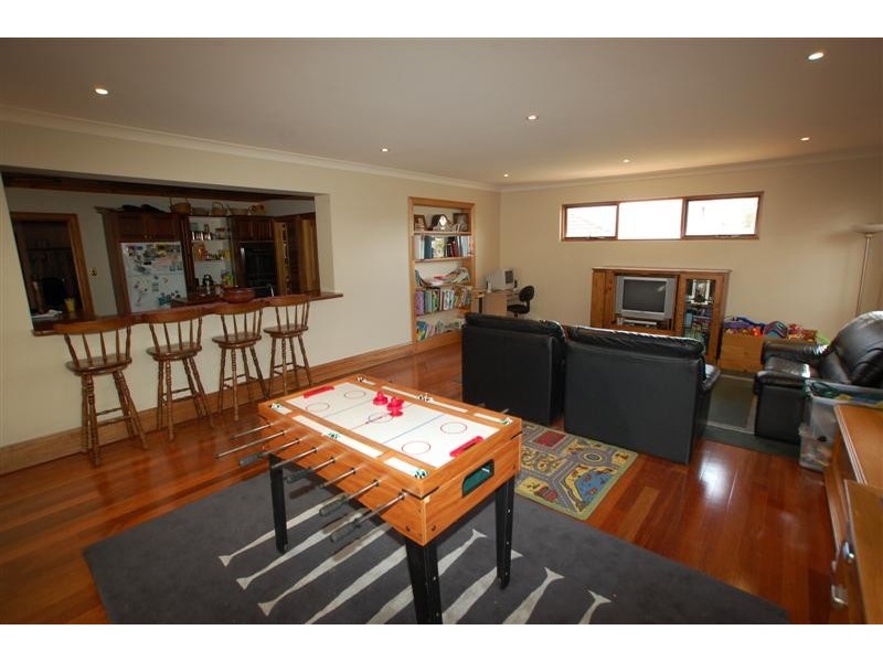 8 Broadmeadow Drive, Flagstaff Hill SA 5159