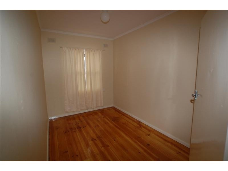 13 Tiparra Ave, Park Holme SA 5043