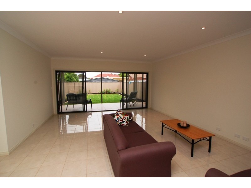 21 Burton Avenue, Park Holme SA 5043