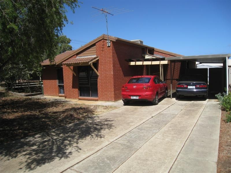 2 Chestnut Court, Clovelly Park SA 5042