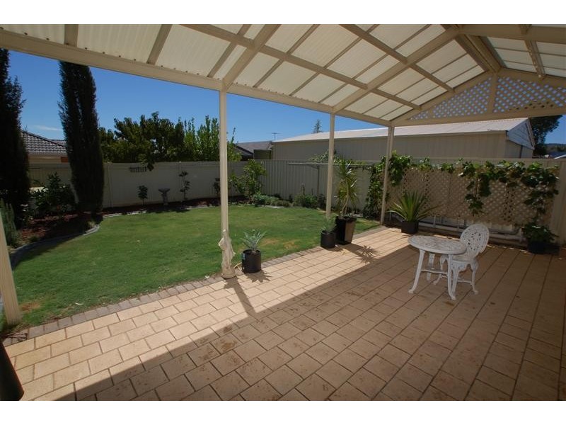 27 Scott Avenue, Clovelly Park SA 5042