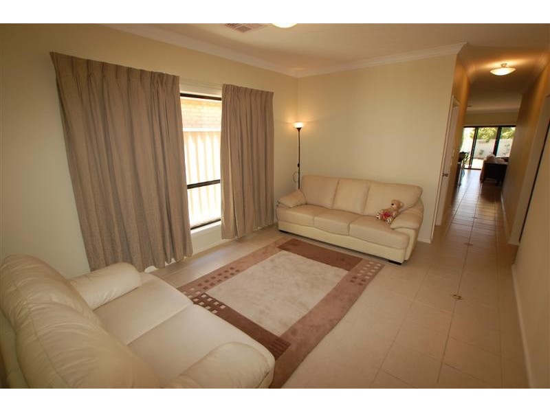 27 Scott Avenue, Clovelly Park SA 5042