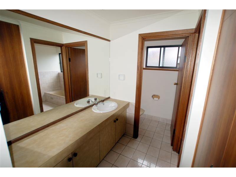 2/1A Ralph Street, Sturt SA 5047