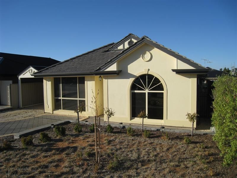 18 Verdant Parade, Woodcroft SA 5162