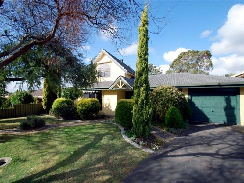 6 Hendrix Crescent, Woodcroft SA 5162