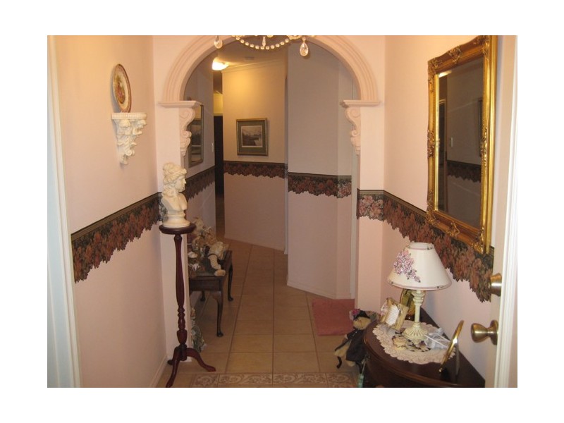 41 Dorrien Ave, Woodcroft SA 5162