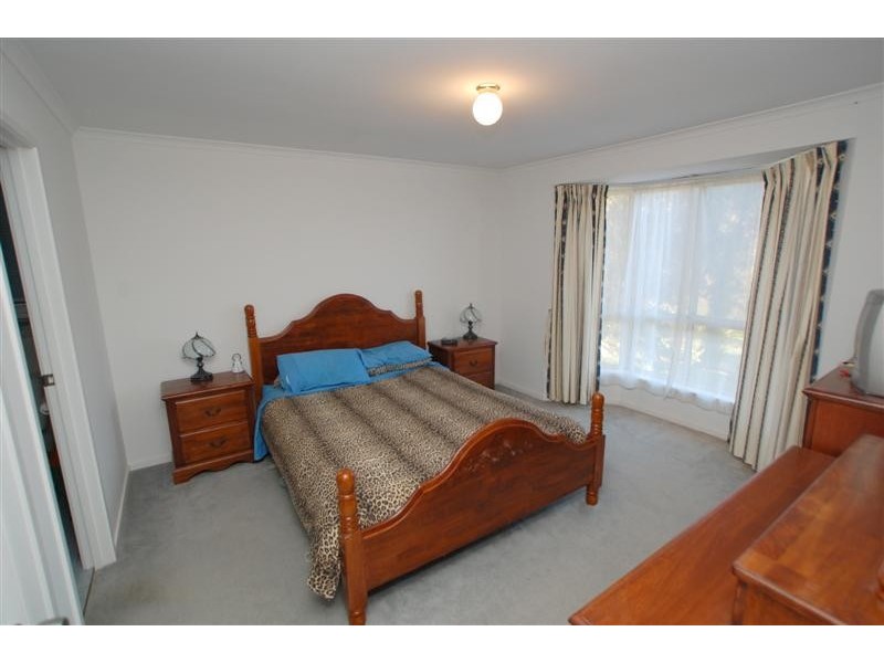 8 The Oaks Parade, Aberfoyle Park SA 5159