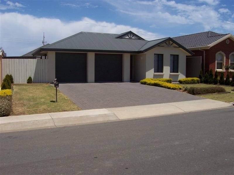 9 Sovereign Drive, Woodcroft SA 5162