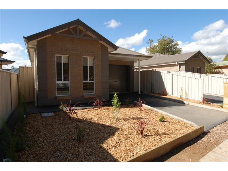 5 Cowra Cres, Park Holme SA 5043