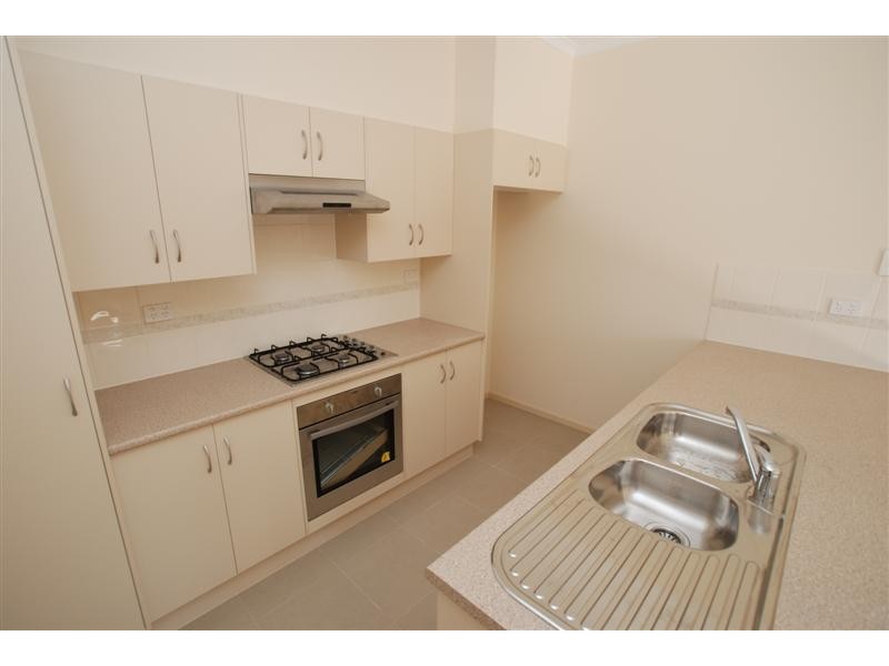 5 Cowra Cres, Park Holme SA 5043