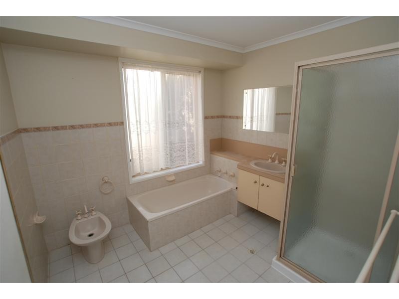 17 Greenfield Rise, Aberfoyle Park SA 5159