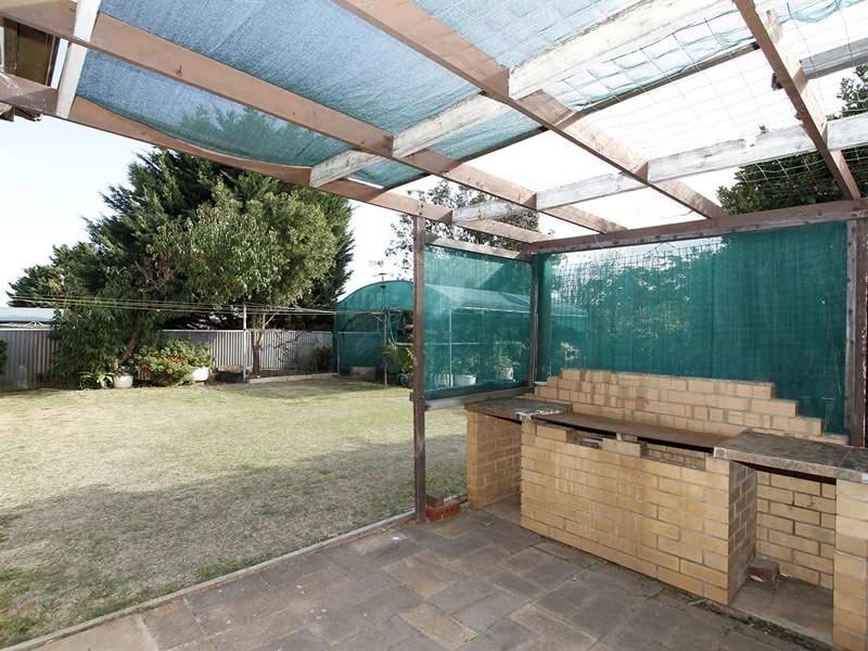 7 Weeroona Avenue, Port Noarlunga South SA 5167
