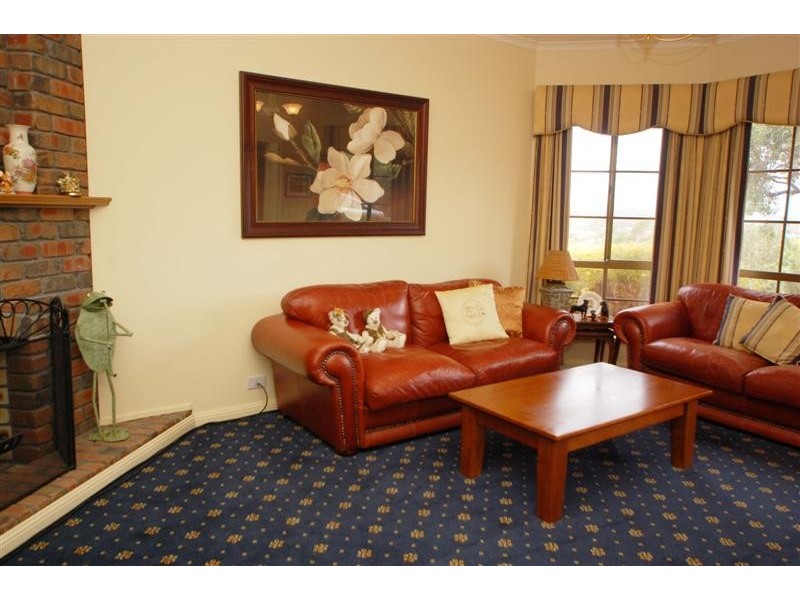 4 Goldfinch Place, Flagstaff Hill SA 5159