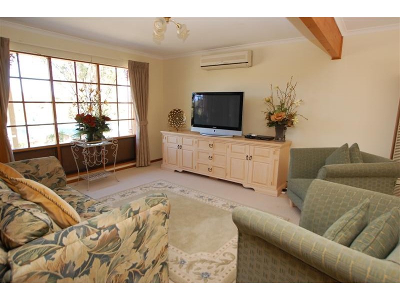 10 Grevillea Road, Aberfoyle Park SA 5159