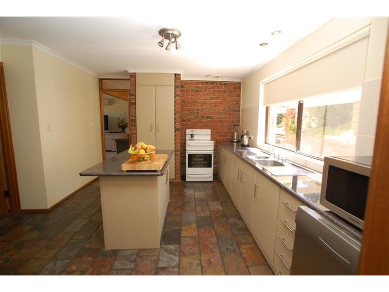 10 Grevillea Road, Aberfoyle Park SA 5159