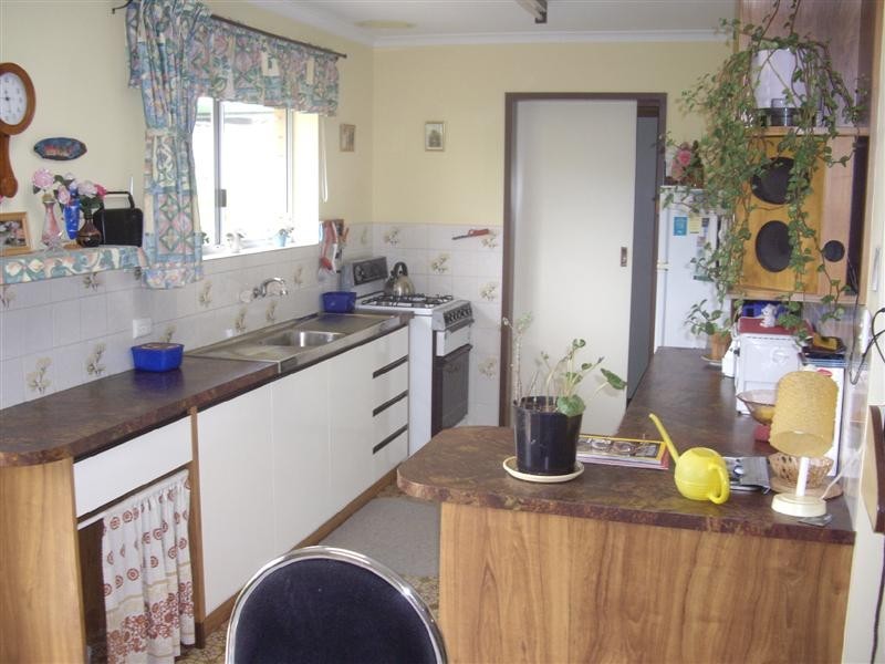 4 Falcon Avenue, Hallett Cove SA 5158