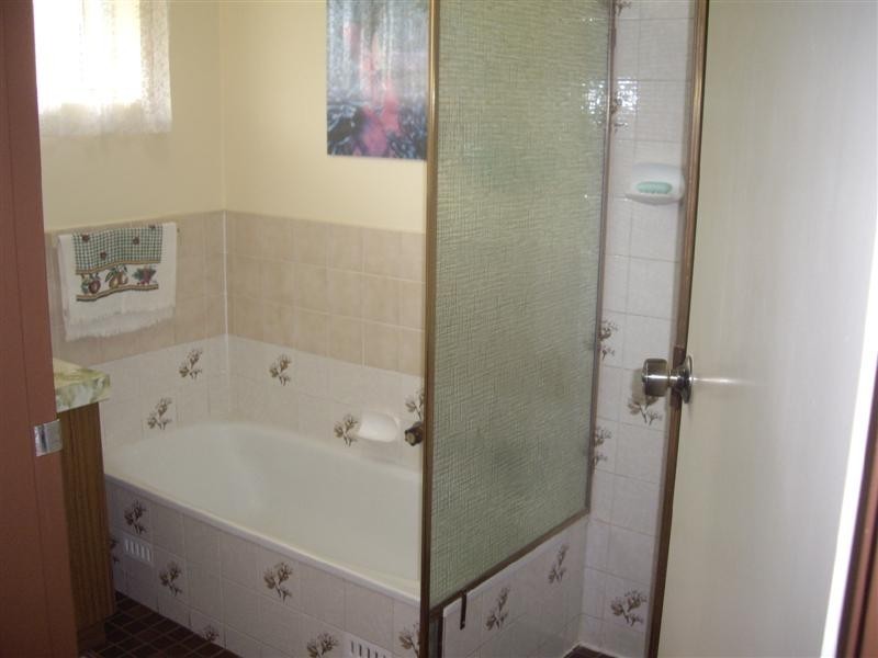 4 Falcon Avenue, Hallett Cove SA 5158