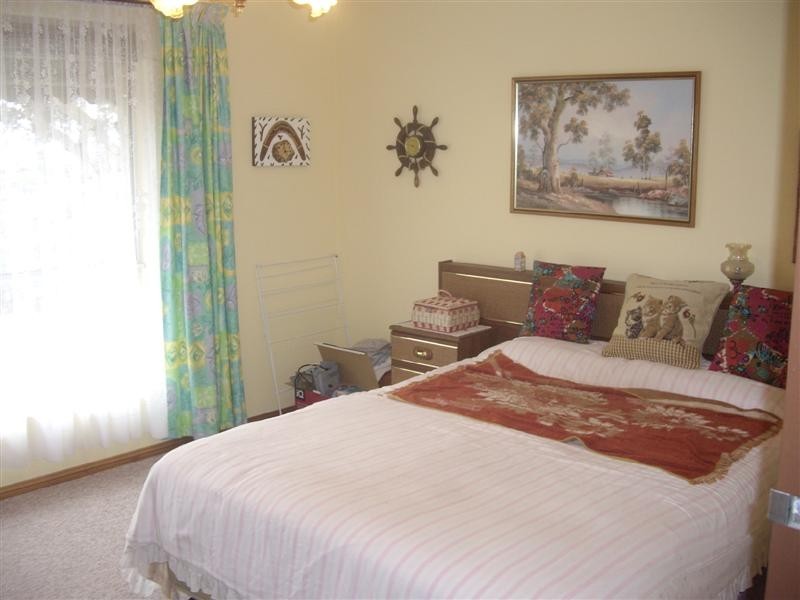 4 Falcon Avenue, Hallett Cove SA 5158