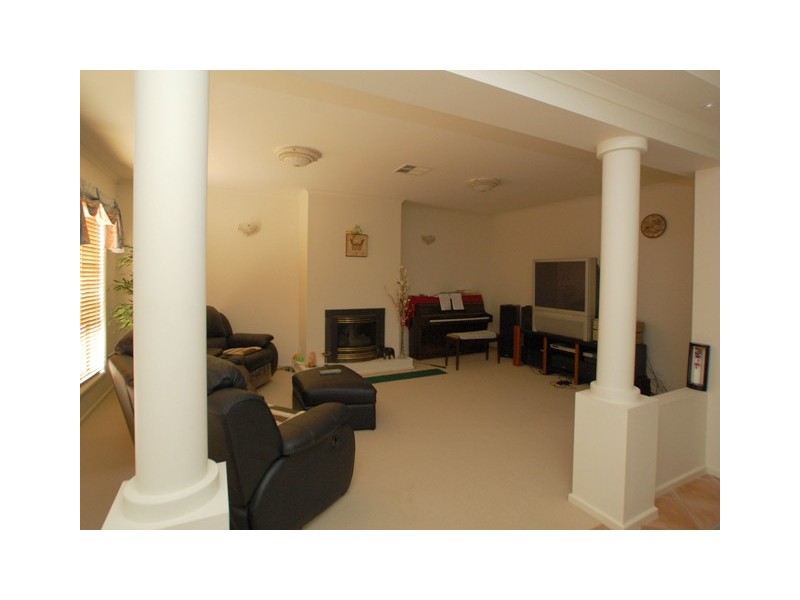 19 Ingleton Drive, Hallett Cove SA 5158