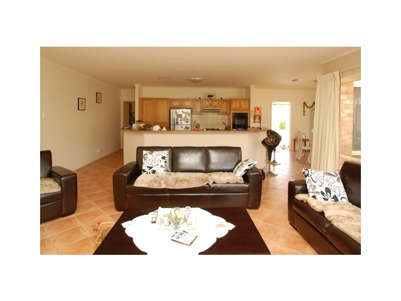 19 Ingleton Drive, Hallett Cove SA 5158
