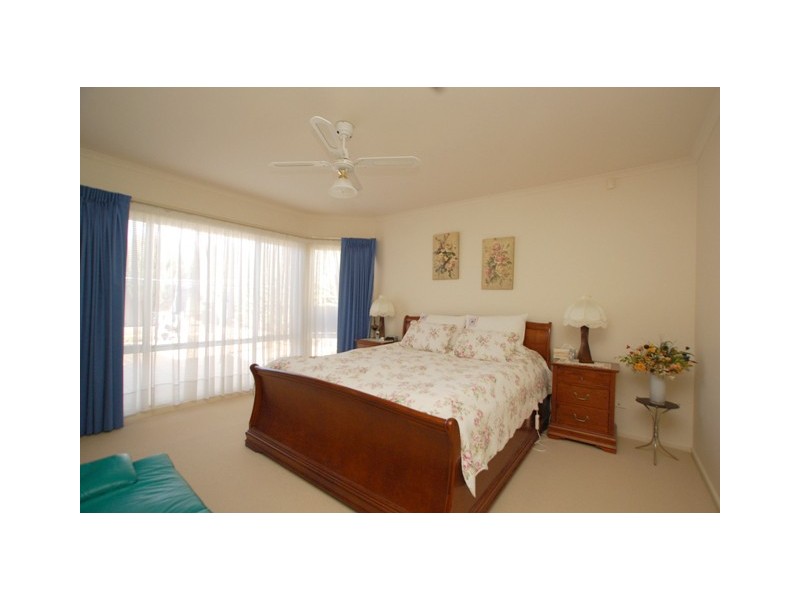 19 Ingleton Drive, Hallett Cove SA 5158