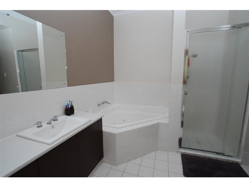 6 Nayook Grove, Happy Valley SA 5159