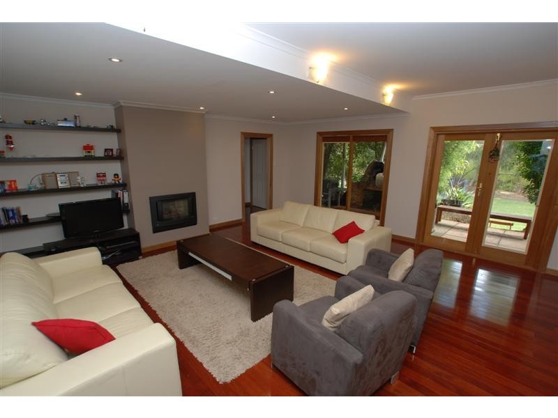 6 Nayook Grove, Happy Valley SA 5159