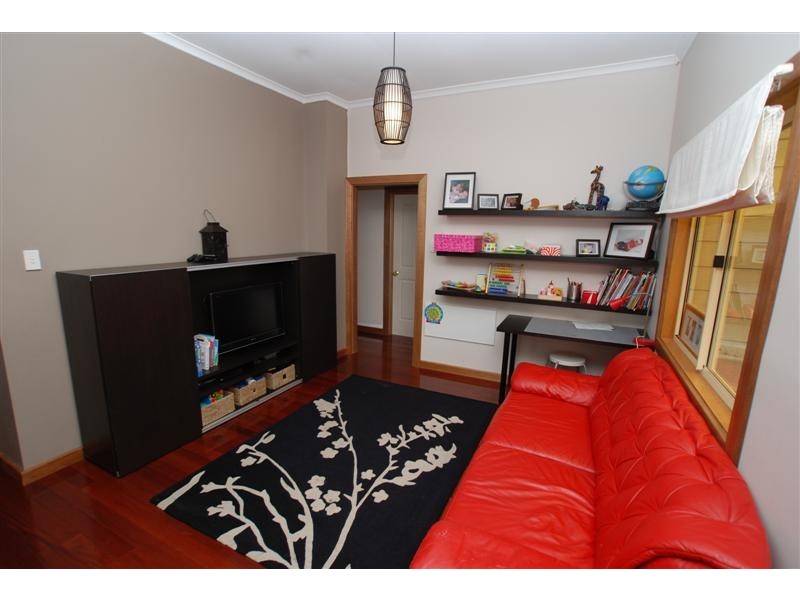 6 Nayook Grove, Happy Valley SA 5159