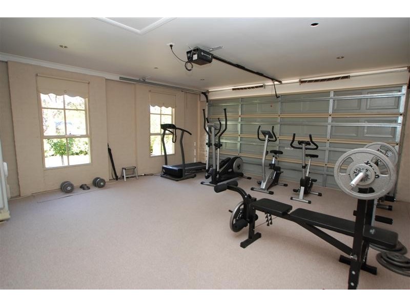 15 Nicholas Walk, Aberfoyle Park SA 5159