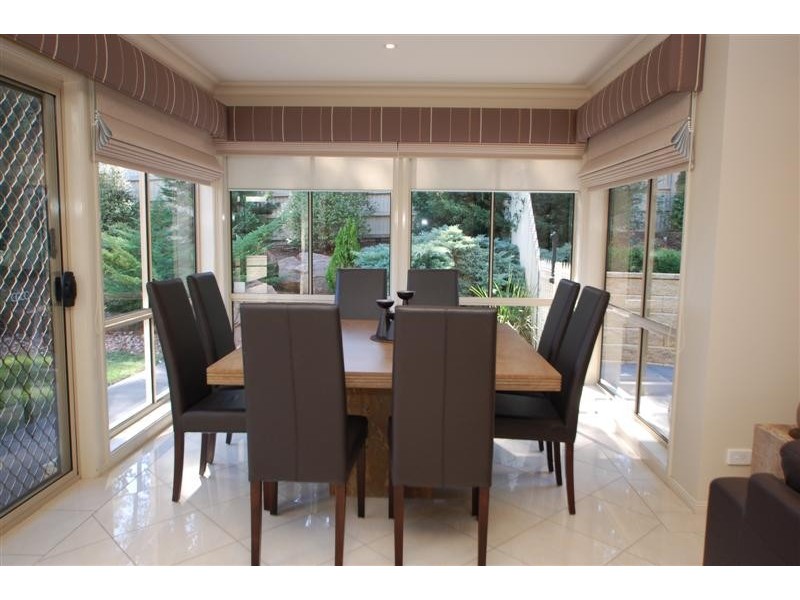 15 Nicholas Walk, Aberfoyle Park SA 5159