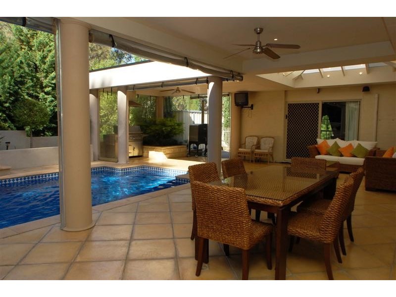 15 Nicholas Walk, Aberfoyle Park SA 5159