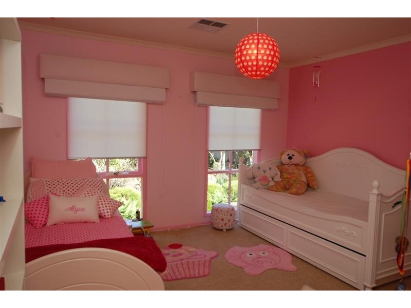 15 Nicholas Walk, Aberfoyle Park SA 5159