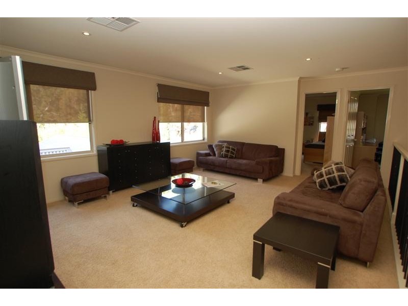 15 Nicholas Walk, Aberfoyle Park SA 5159