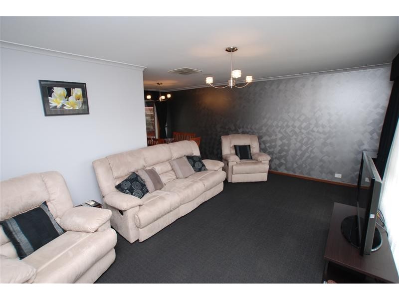1 Lowell Court, Woodcroft SA 5162