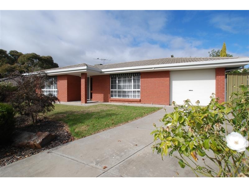 1 Lowell Court, Woodcroft SA 5162