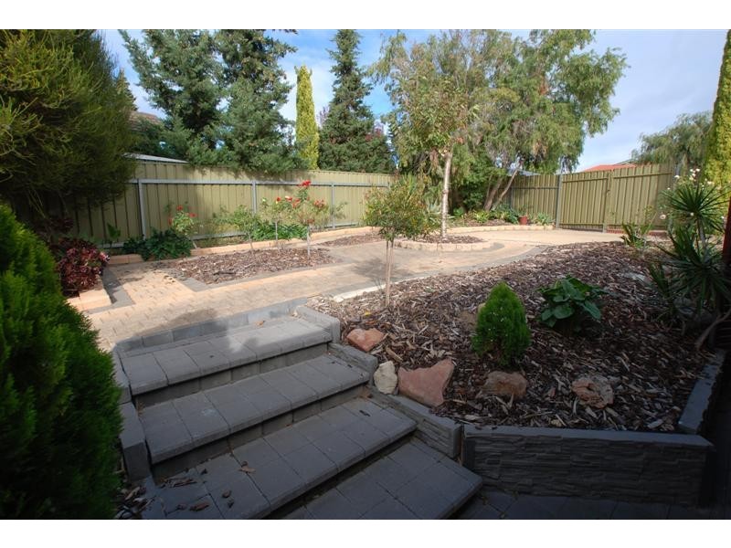 1 Lowell Court, Woodcroft SA 5162