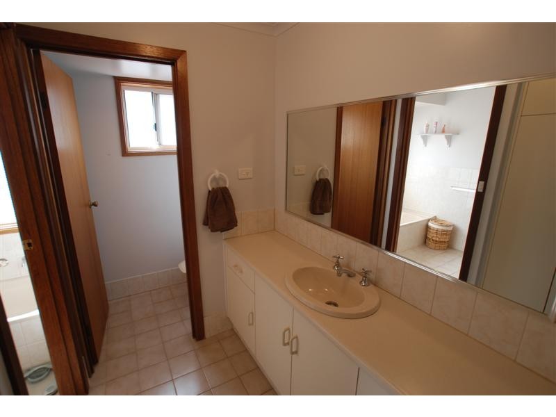 1 Lowell Court, Woodcroft SA 5162