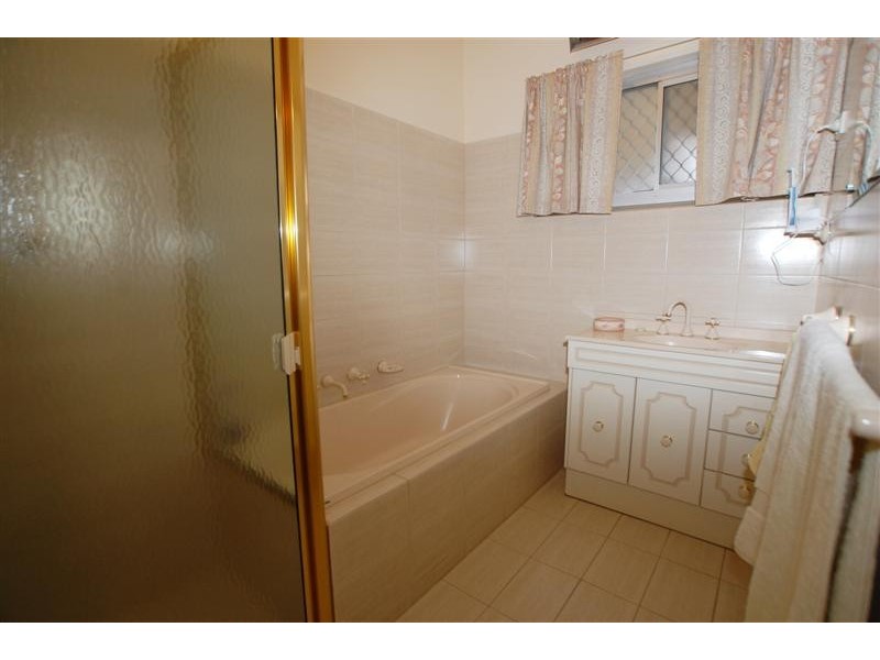 17 Barker Avenue, South Plympton SA 5038