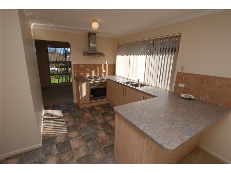 14 Marena Court, Woodcroft SA 5162